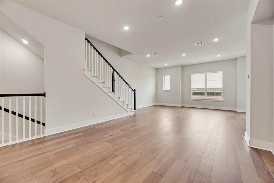 Spacious, unfurnished interior of a new home in Collin Creek, Plano (Image 11).