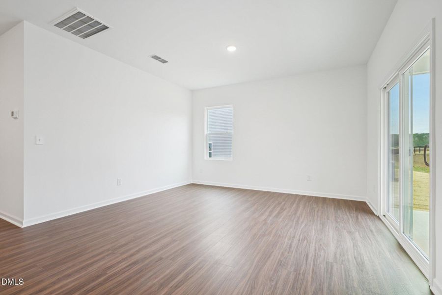 6-web-or-mls-Salers Loop-S0601-006 6-web-or-mls-Salers Loop-S0601-006