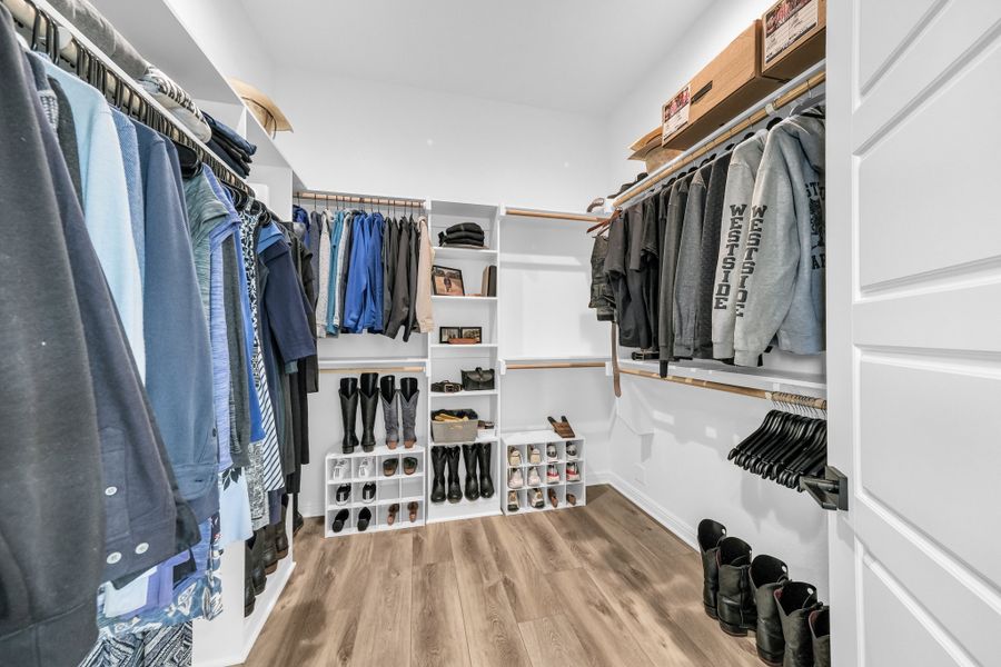 Representative furnished interior of a home built from the Lakeshore by Zeal Home Builders in Oak Water Ranch, Granbury (Image 29). Representative furnished interior of a home built from the Lakeshore by Zeal Home Builders in Oak Water Ranch, Granbury (Image 29).