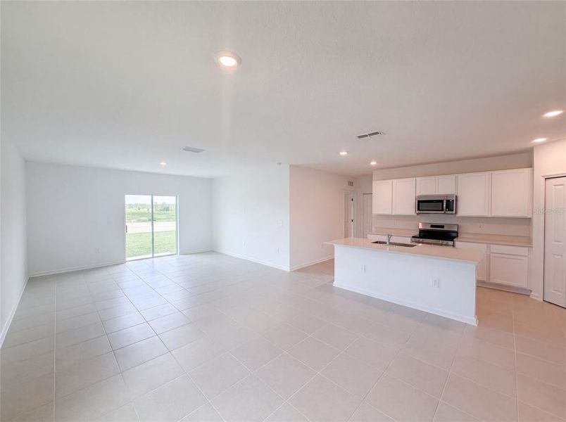 Spacious, unfurnished interior of a new home in Wynnstone, Davenport (Image 14). Spacious, unfurnished interior of a new home in Wynnstone, Davenport (Image 14).