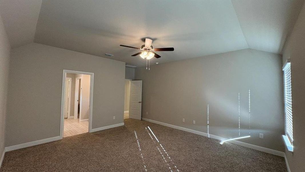 Spacious, unfurnished interior of a new home in Sandstone Estates, Granbury (Image 15). Spacious, unfurnished interior of a new home in Sandstone Estates, Granbury (Image 15).