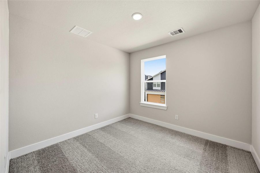 Spacious, unfurnished interior of a new home in Alicante, Houston (Image 15).