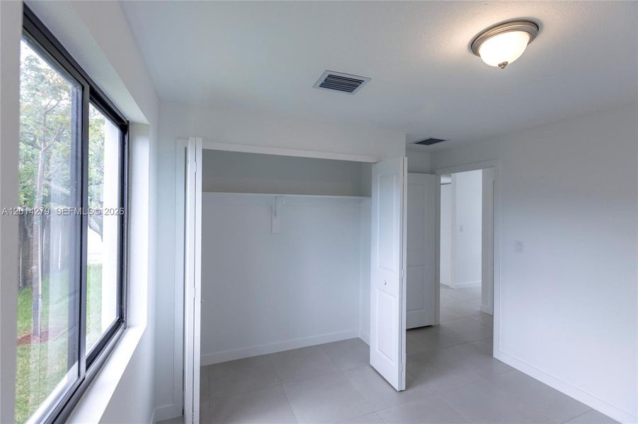Spacious, unfurnished interior of a new home in , Miami (Image 6).