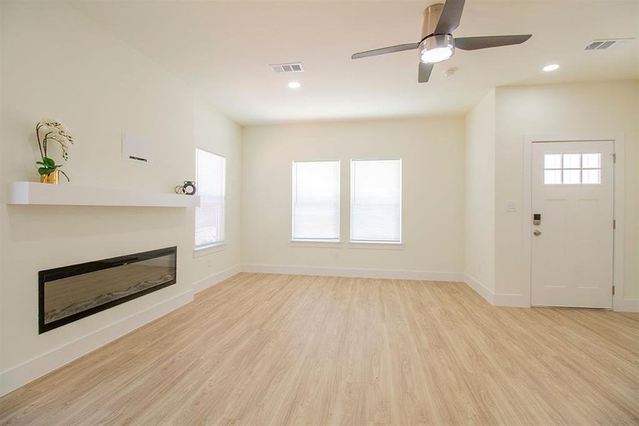 Spacious, unfurnished interior of a new home in , Grand Saline (Image 16).