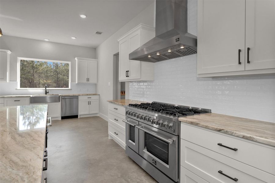 The kitchen is beautifully appointed with premium Forno appliances, combining sleek design with exceptional performance. These high-end appliances elevate both the functionality and style of the space, offering modern convenience for everyday cooking and entertaining.