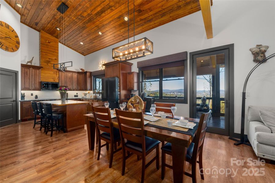 Community amenities in , Asheville (Image 34).