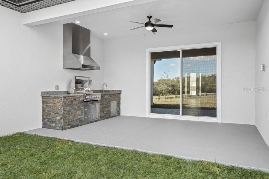 Exterior details and patio area of a home in , Fruitland Park (Image 21).
