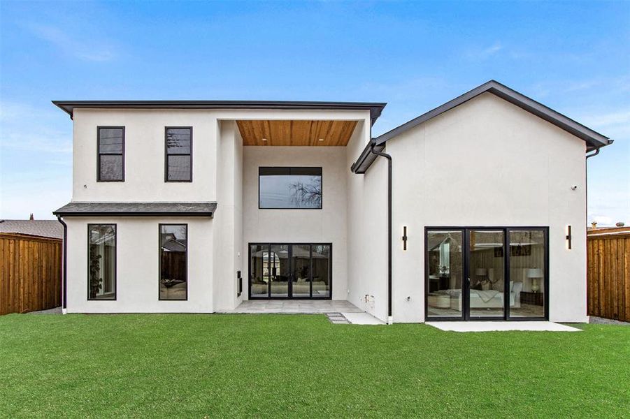 Exterior details and patio area of a home in , Dallas (Image 3).