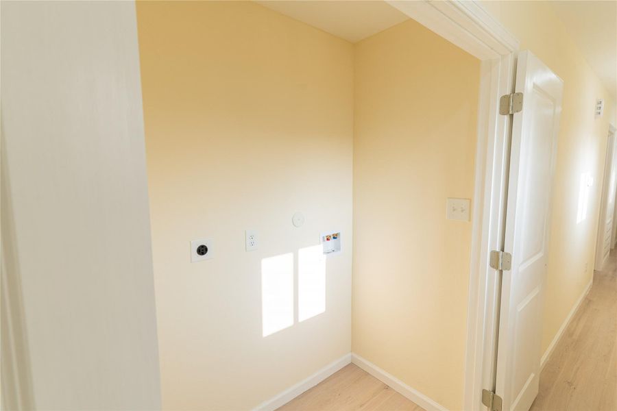 Spacious, unfurnished interior of a new home in , Bacliff (Image 13).