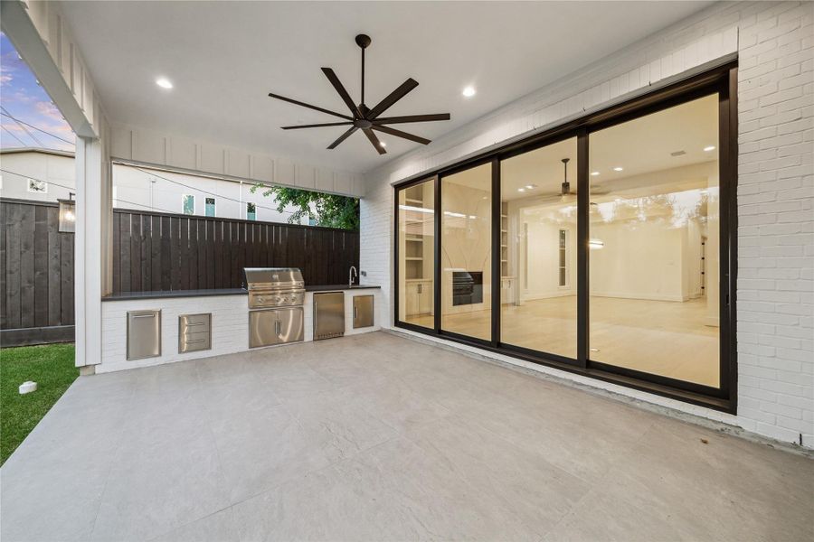 Patio with outdoor Kitchen