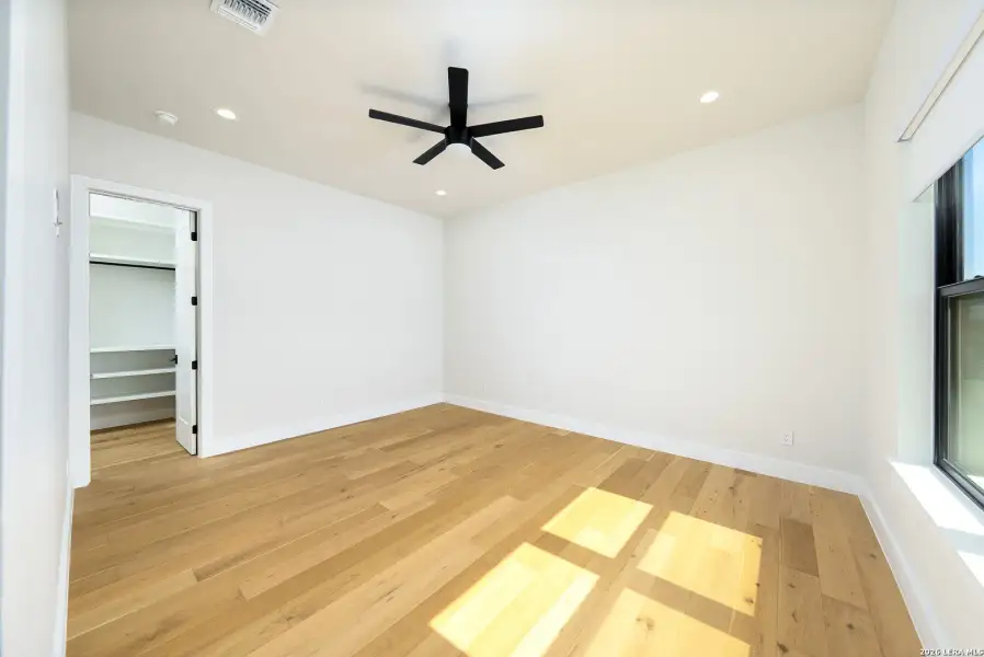 Spacious, unfurnished interior of a new home in , San Antonio (Image 29).