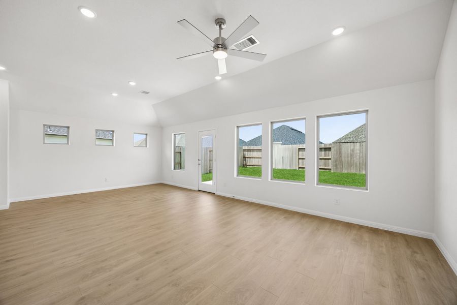 Spacious, unfurnished interior of a new home in Riviera Pines, Huffman (Image 17).