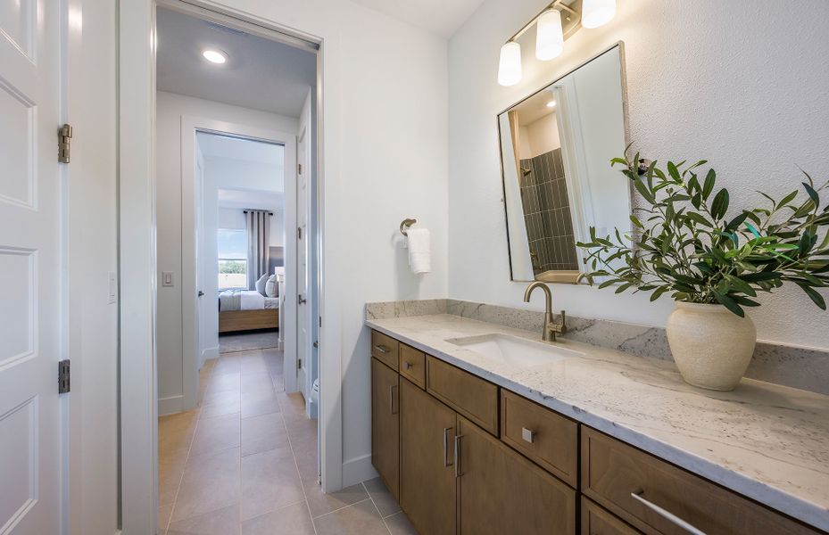 Representative furnished interior of a home built from the Roseland by Pulte Homes in Spencer Glen, Riverview (Image 30).