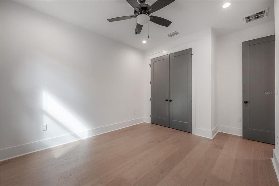 Spacious, unfurnished interior of a new home in , Tampa (Image 35).