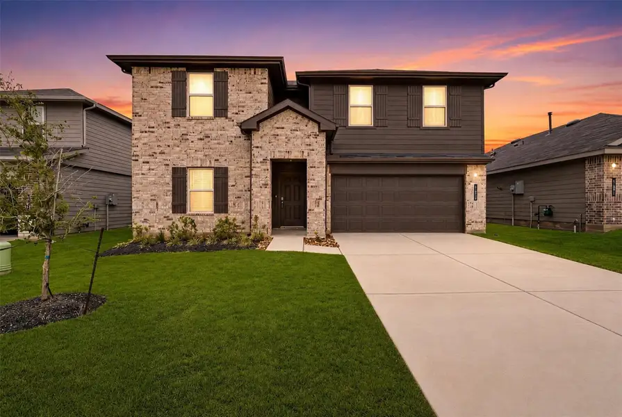 Front Of Home(Twilight effect photography) Front Of Home(Twilight effect photography)