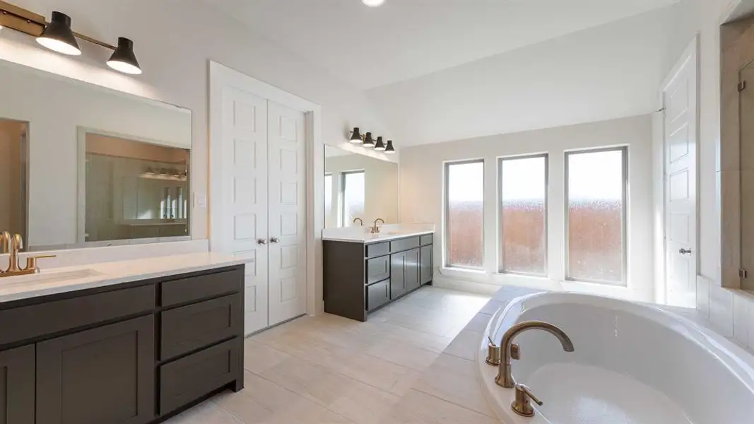 Furnished interior view inside a new home in Myrtle Creek 60', Waxahachie (Image 6).