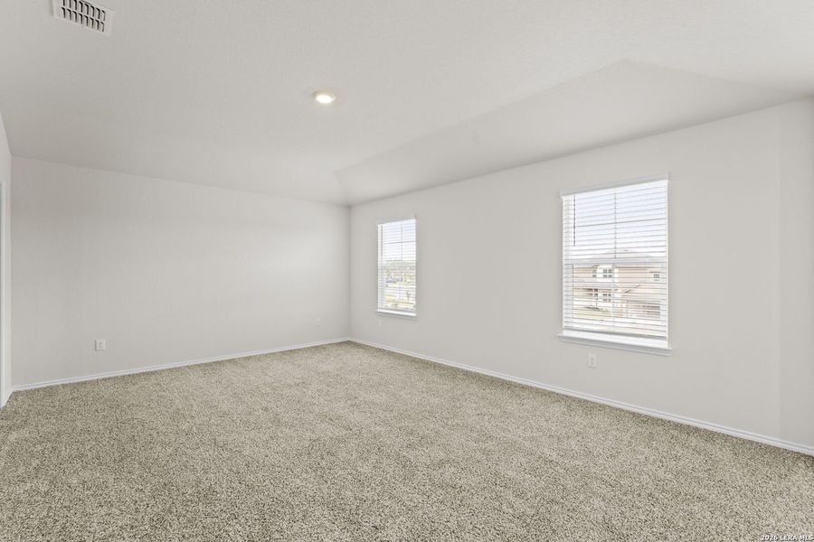 Spacious, unfurnished interior of a new home in Laurel Vistas, San Antonio (Image 31).