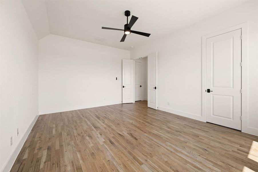 Spacious, unfurnished interior of a new home in Bella Crossing, Fort Worth (Image 35).