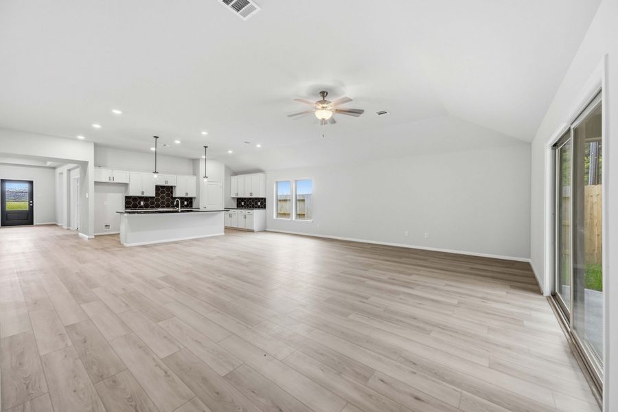Spacious, unfurnished interior of a new home in Sundance Cove, Crosby (Image 14).