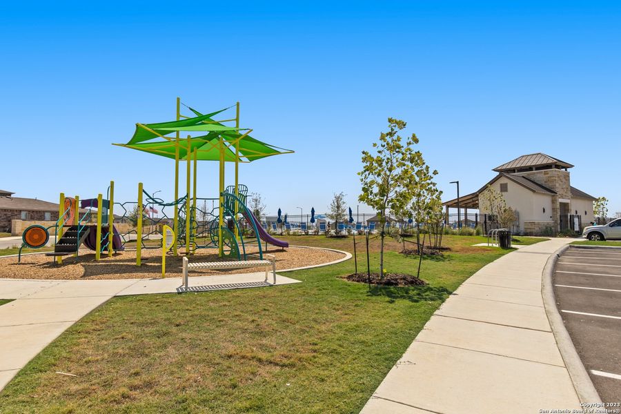 Community amenities in Cinco Lakes, San Antonio (Image 32).