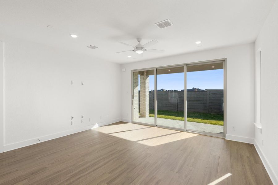 Spacious, unfurnished interior of a new home in Garden Collection at Union Park, Little Elm (Image 15).
