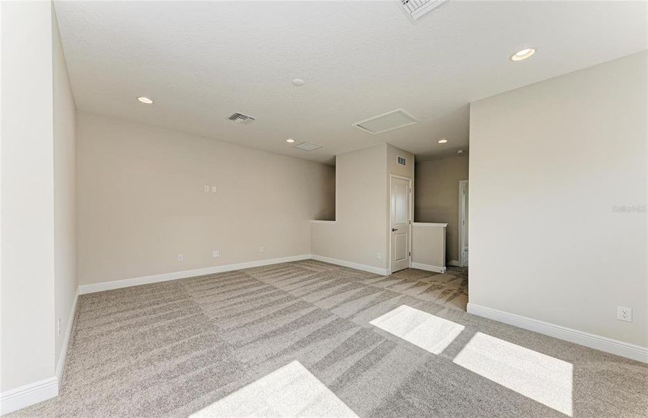 Spacious, unfurnished interior of a new home in Two Rivers, Zephyrhills (Image 33).