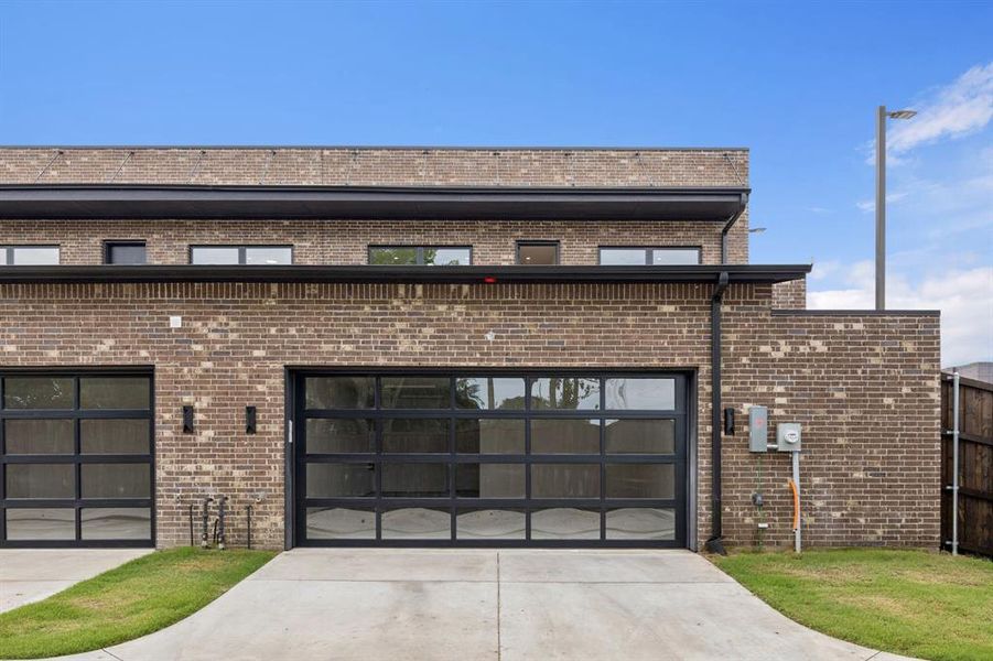 Exterior details and patio area of a home in , Roanoke (Image 3).