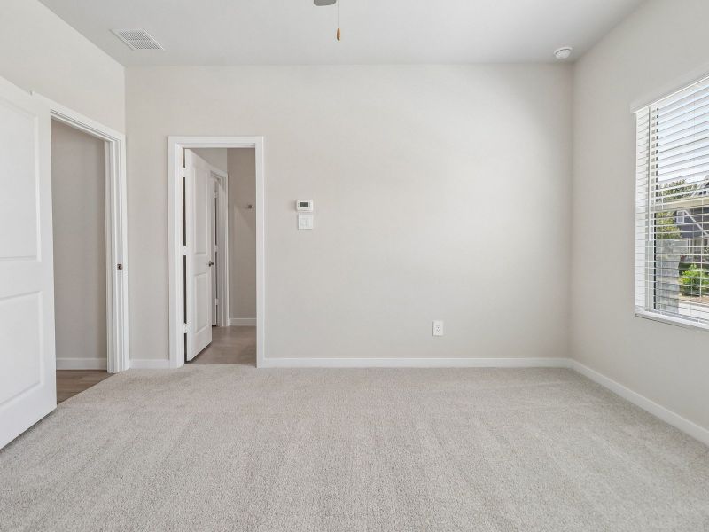Spacious, unfurnished interior of a new home in Cibolo Hills West - Spring Series, Fort Worth (Image 17).