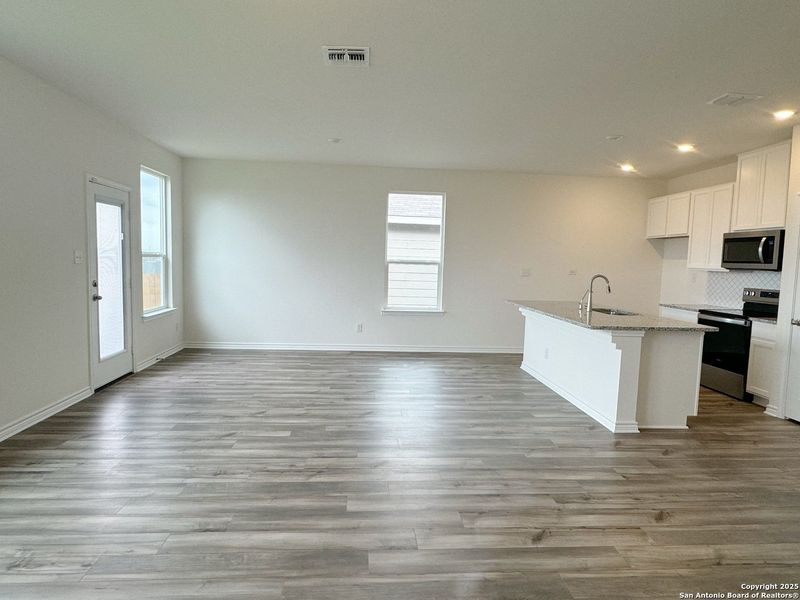 Spacious, unfurnished interior of a new home in Hidden Bluffs at TRP, San Antonio (Image 13). Spacious, unfurnished interior of a new home in Hidden Bluffs at TRP, San Antonio (Image 13).