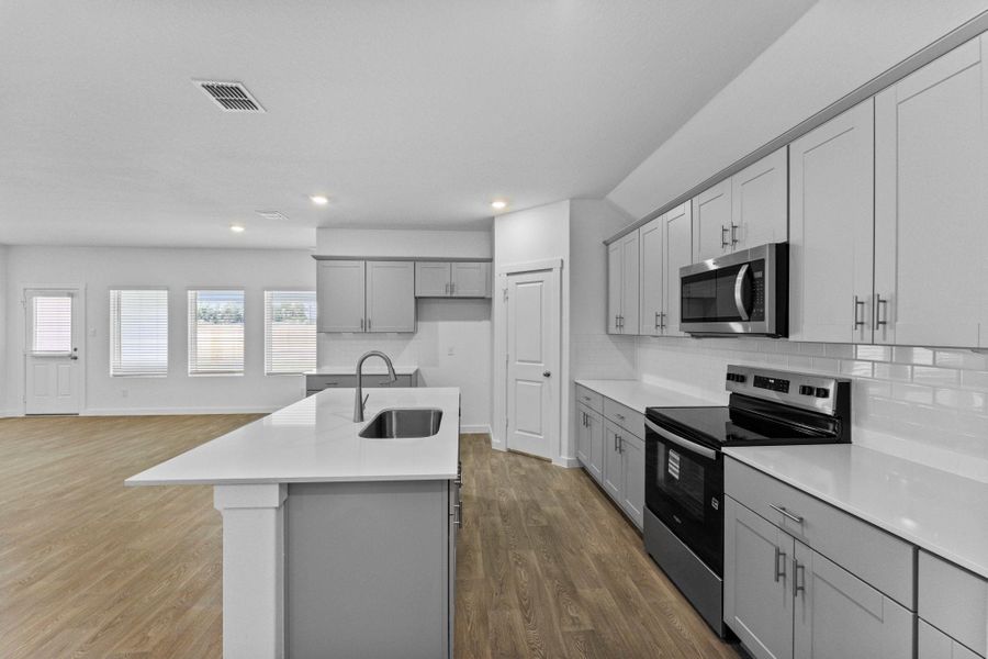 Furnished interior view inside a new home in Sonoma Oaks, Fredericksburg (Image 8).
