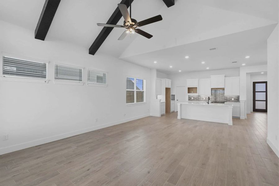 Spacious, unfurnished interior of a new home in Nolina, Georgetown (Image 11).