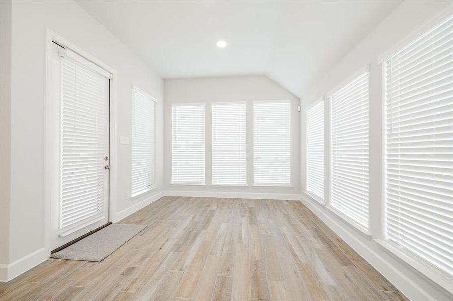 Spacious, unfurnished interior of a new home in Ventana 70', Fort Worth (Image 23).