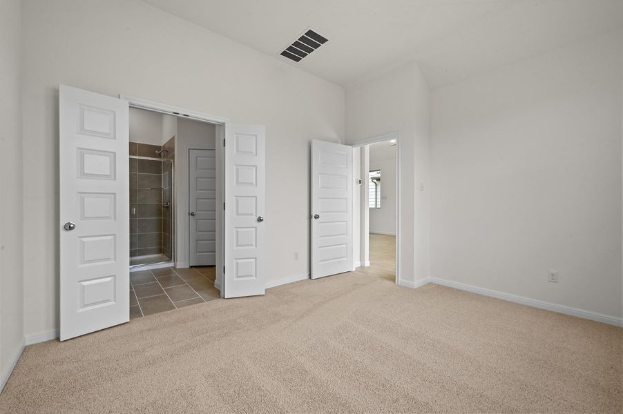 Spacious, unfurnished interior of a new home in Trinity Ranch, Elgin (Image 25).