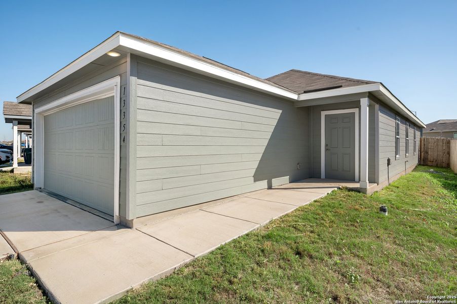 Exterior details and patio area of a home in , San Antonio (Image 18).