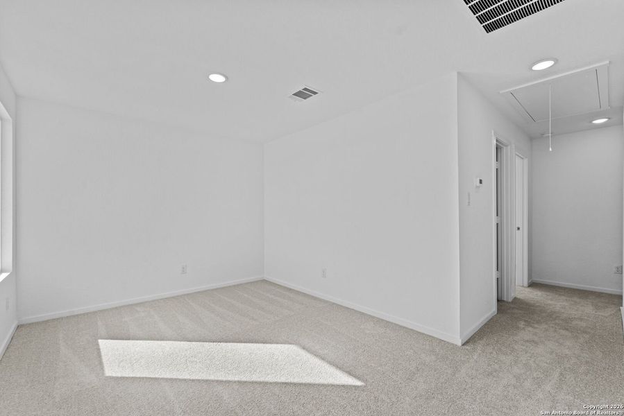 Spacious, unfurnished interior of a new home in , New Braunfels (Image 13).