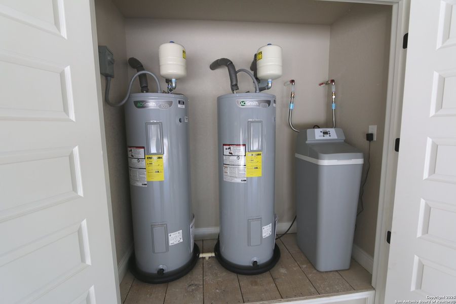 Close-up of interior finishes inside a home in , La Vernia (Image 20).
