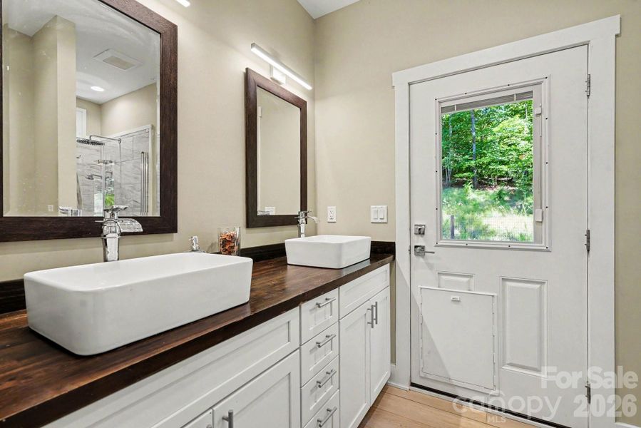 Furnished interior view inside a new home in , Columbus (Image 19).