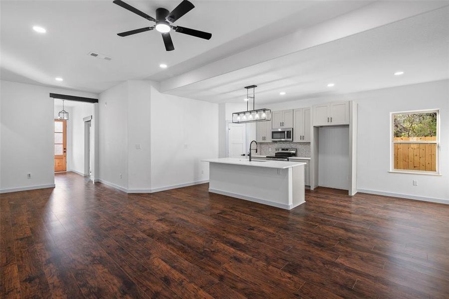 Kitchen with plenty of natural light, open floor plan, an island with sink, and recessed lighting