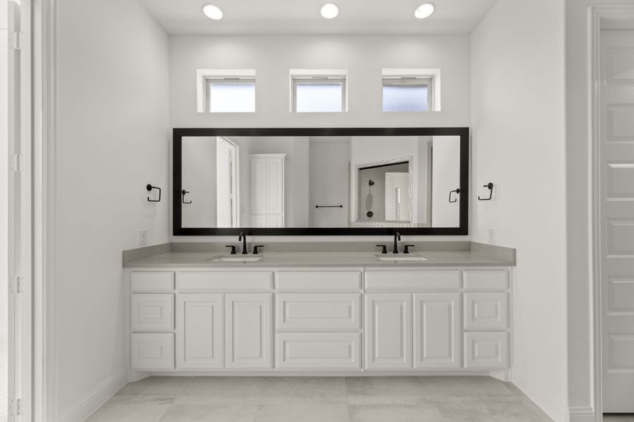 Representative furnished interior of a home built from the Somerset by Windsor Homes in Winding Creek, Rockwall (Image 14).