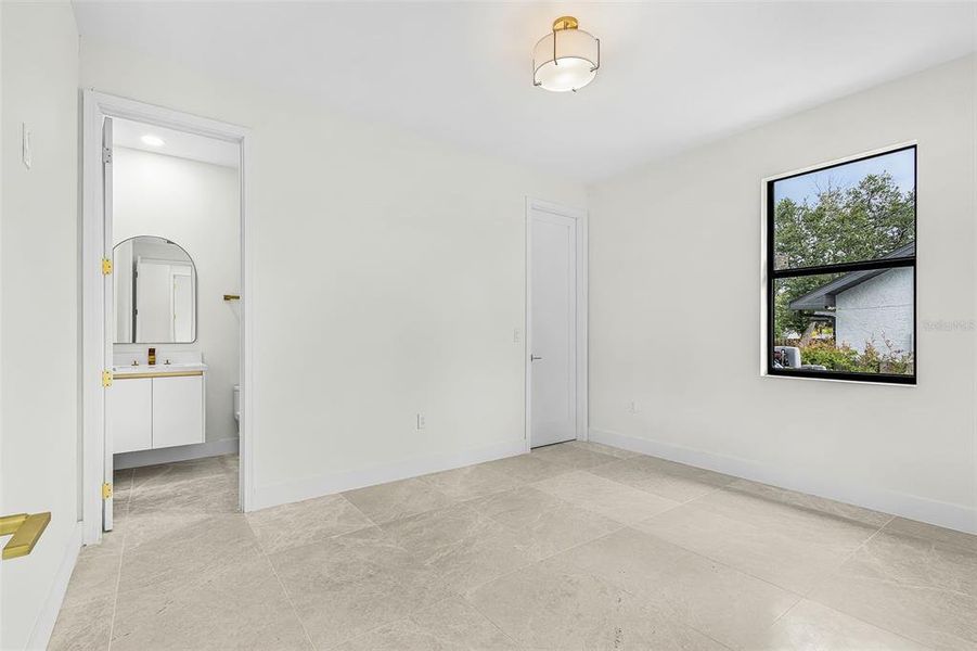 Spacious, unfurnished interior of a new home in , Port Charlotte (Image 12).