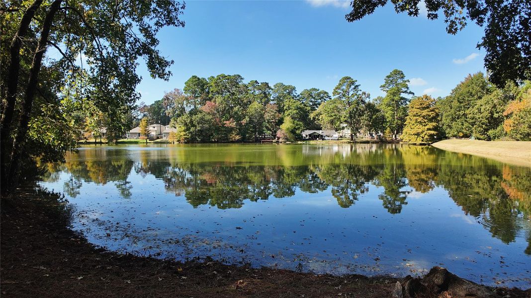 Nearby Hickory Lake with access