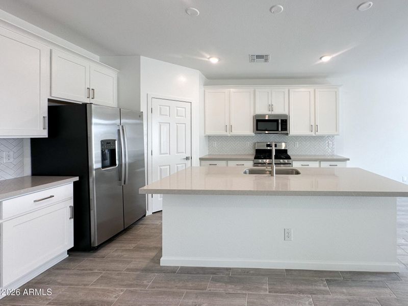 004- Kitchen 004- Kitchen