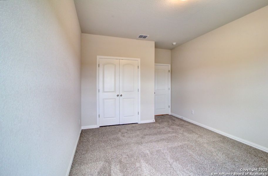 Spacious, unfurnished interior of a new home in Clear Creek, New Braunfels (Image 20).