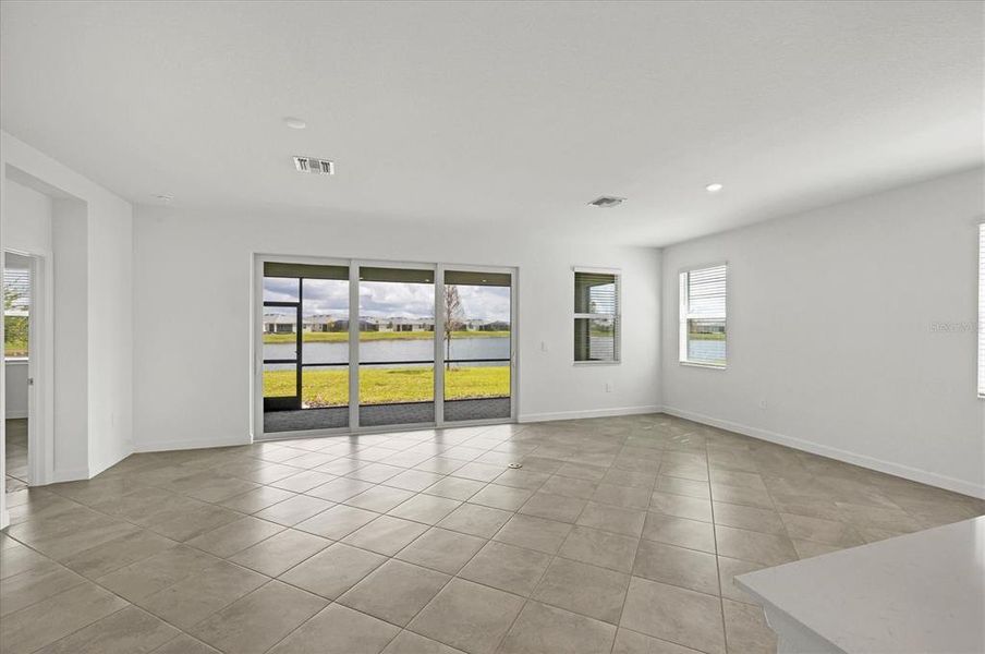 Spacious, unfurnished interior of a new home in , Port Charlotte (Image 14).