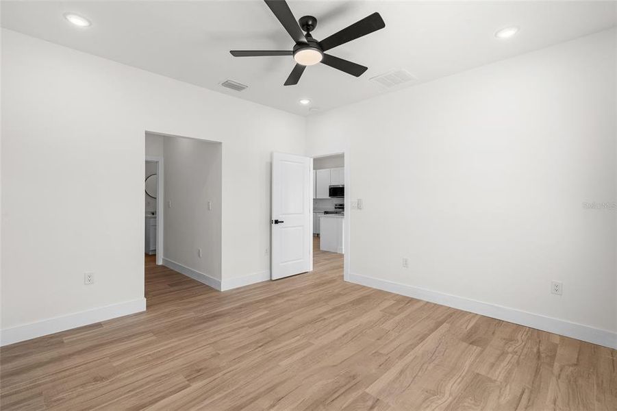 Spacious, unfurnished interior of a new home in , Okeechobee (Image 20).