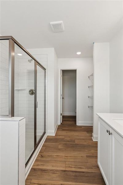 Spacious, unfurnished interior of a new home in , Athens (Image 18).