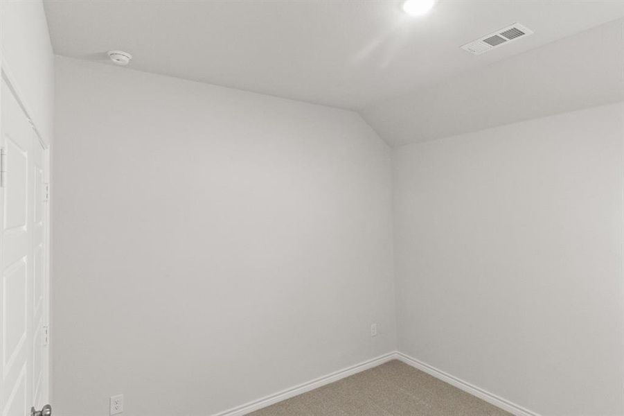 Spacious, unfurnished interior of a new home in Retreat at Fossil Creek, Fort Worth (Image 9).