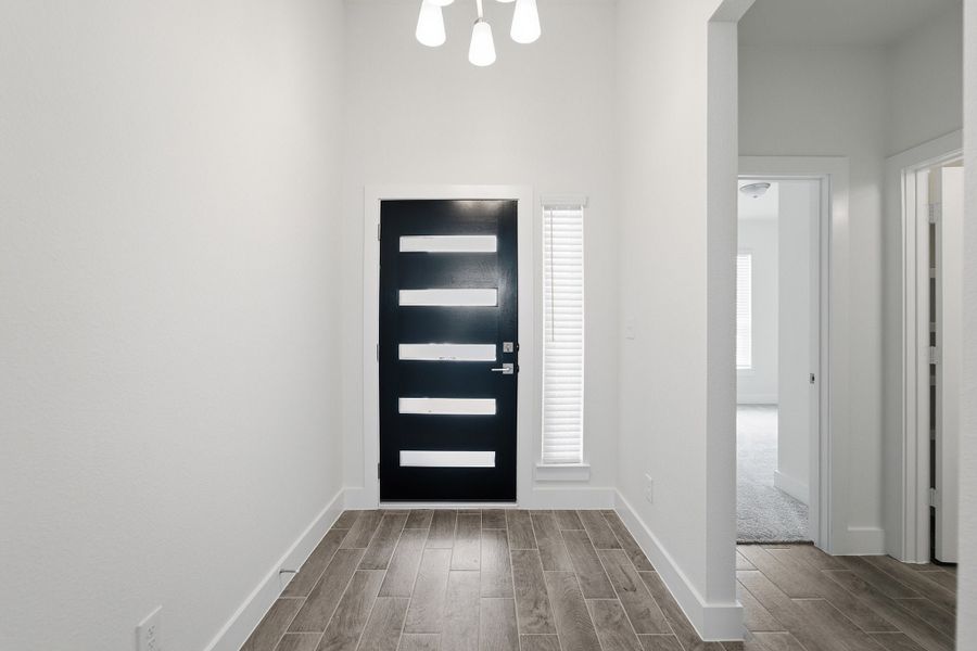 Spacious, unfurnished interior of a new home in Ashland, Angleton (Image 21).