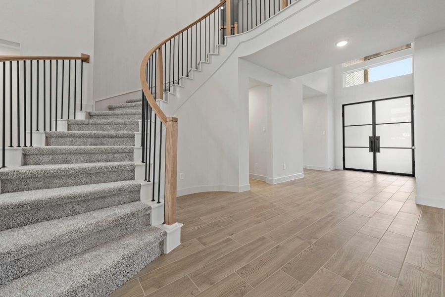 Spacious, unfurnished interior of a new home in Sienna, Missouri City (Image 20).