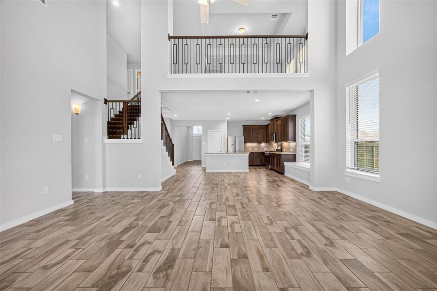 Spacious, unfurnished interior of a new home in , Mont Belvieu (Image 34).